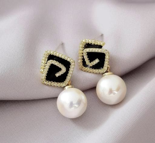 AMERICAN DIAMOND STONE GOLD EARRINGS