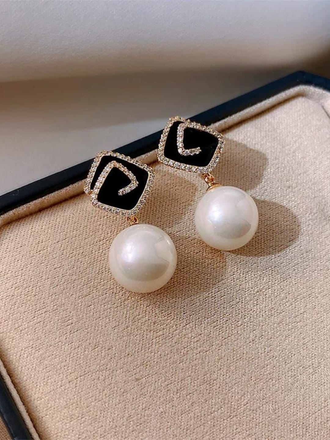 AMERICAN DIAMOND STONE GOLD EARRINGS