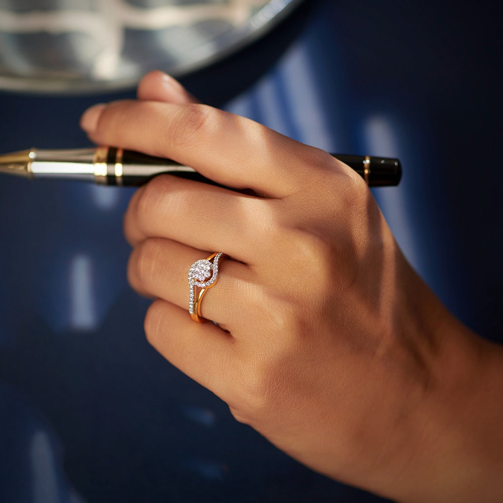Elegant Gold Diamond Cluster Ring