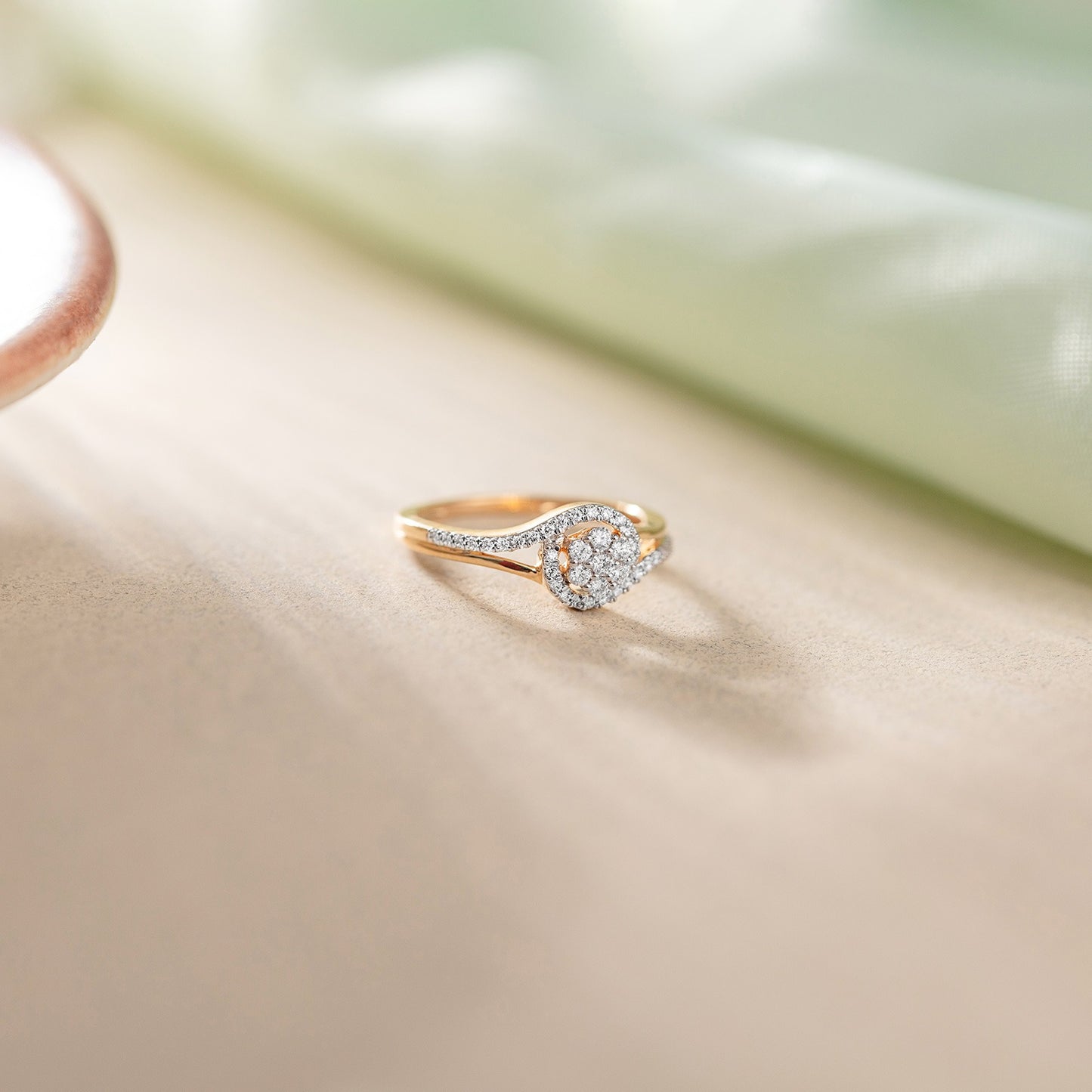 Elegant Gold Diamond Cluster Ring