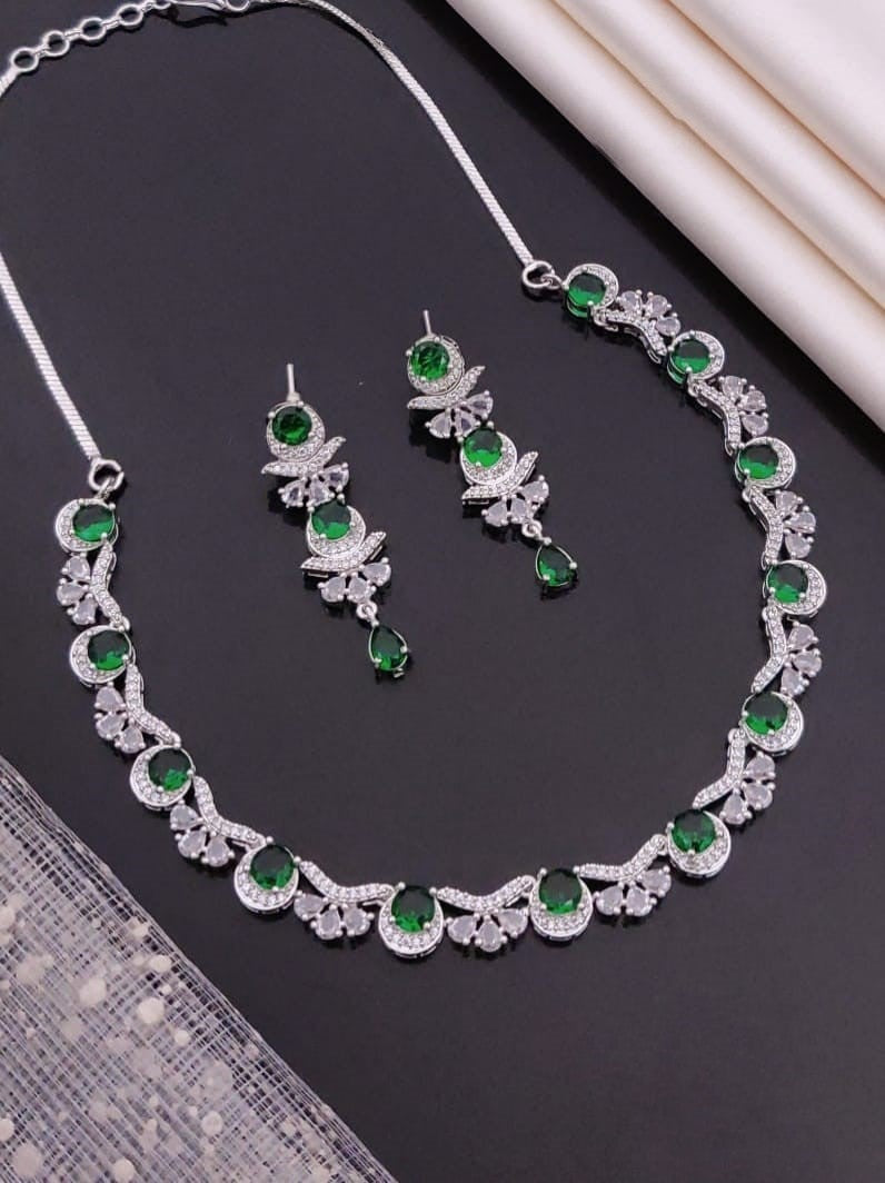 Emerald Elegance Necklace Set