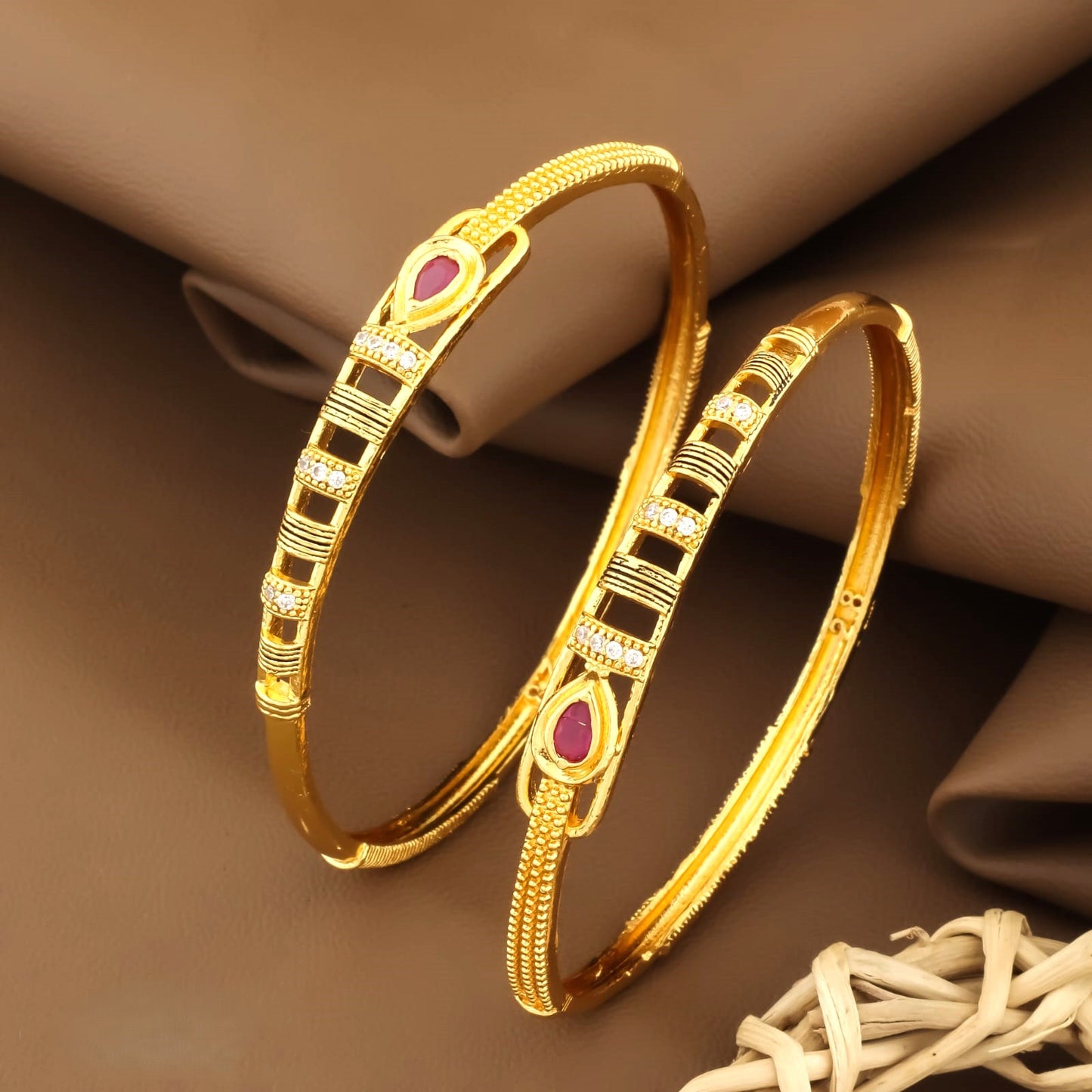 Nayna Bangle ( Set of 2)