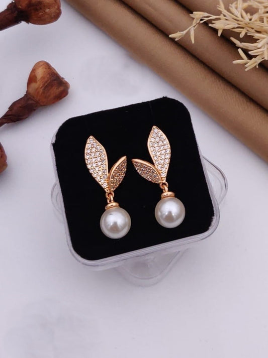 Leaf Design Pearl Drop Earring