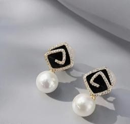AMERICAN DIAMOND STONE GOLD EARRINGS